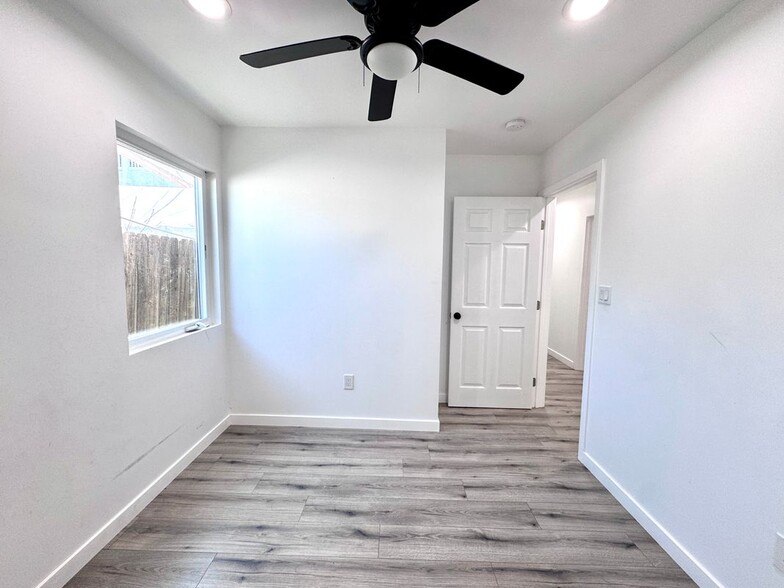 Building Photo - 841 1/2 West 64th Street