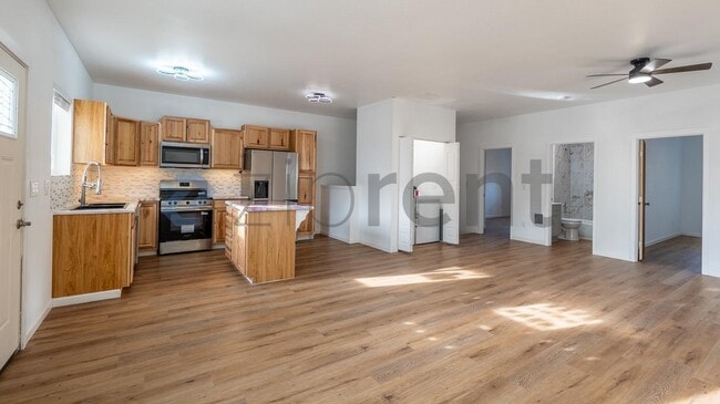 Building Photo - 307 E Thorn St