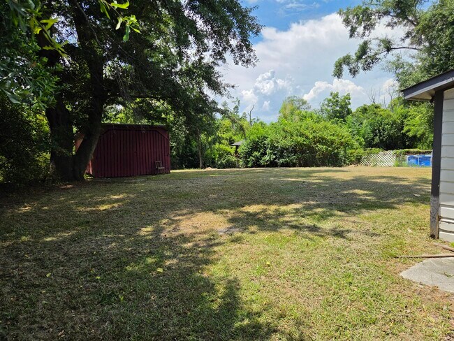 Building Photo - 2439 Yates Dr