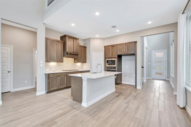 Building Photo - 360 Mallorn Ln