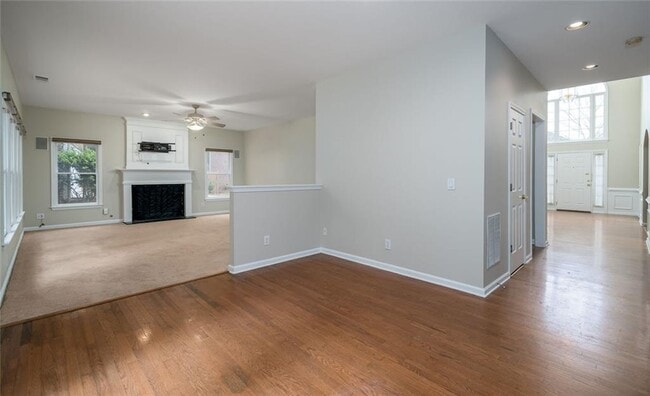 Building Photo - 174 Ennisbrook Dr SE