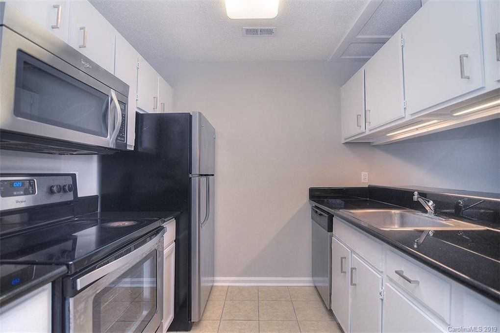 Building Photo - 9548 University Terrace Dr