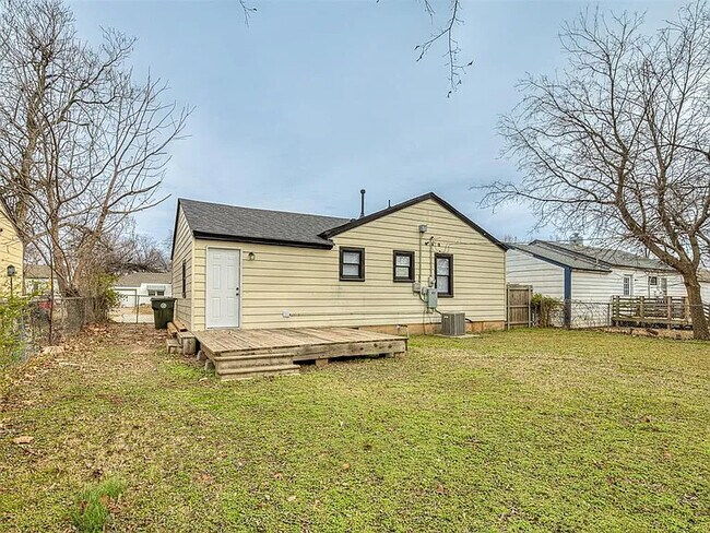 Building Photo - 1208 Jet Dr