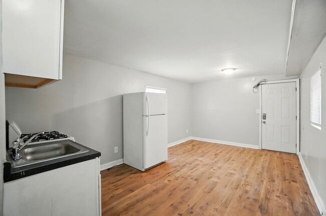 Building Photo - 39 Wuest St