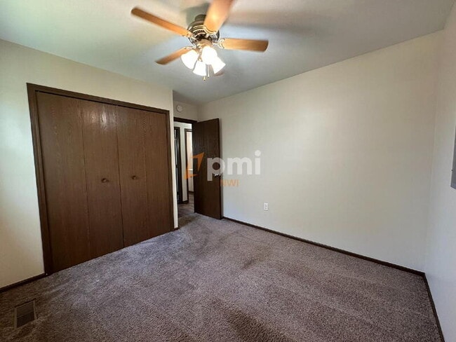 Building Photo - 404 Saginaw Dr