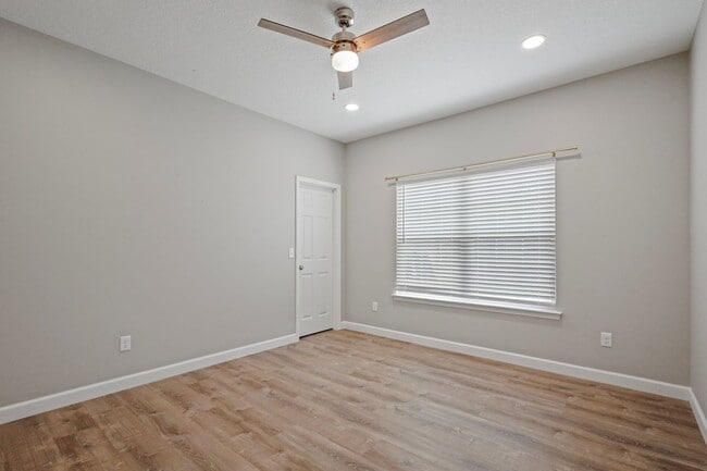 Building Photo - 2 Bed / 1 Bath Duplex for Rent – $1,400/Month