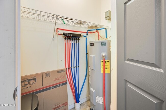 Building Photo - 281 Main St