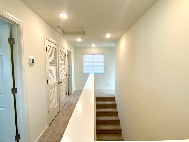 Building Photo - $2,350 Raleigh Dr, 3 Bed, Gated Community, Solar & HOA Pool, Clinton & Armstrong