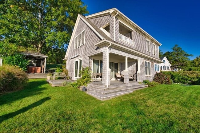 Building Photo - 73 Bayside Ave