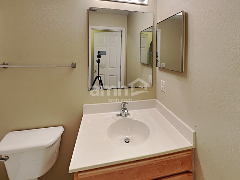 Building Photo - 1159 Macon Dr