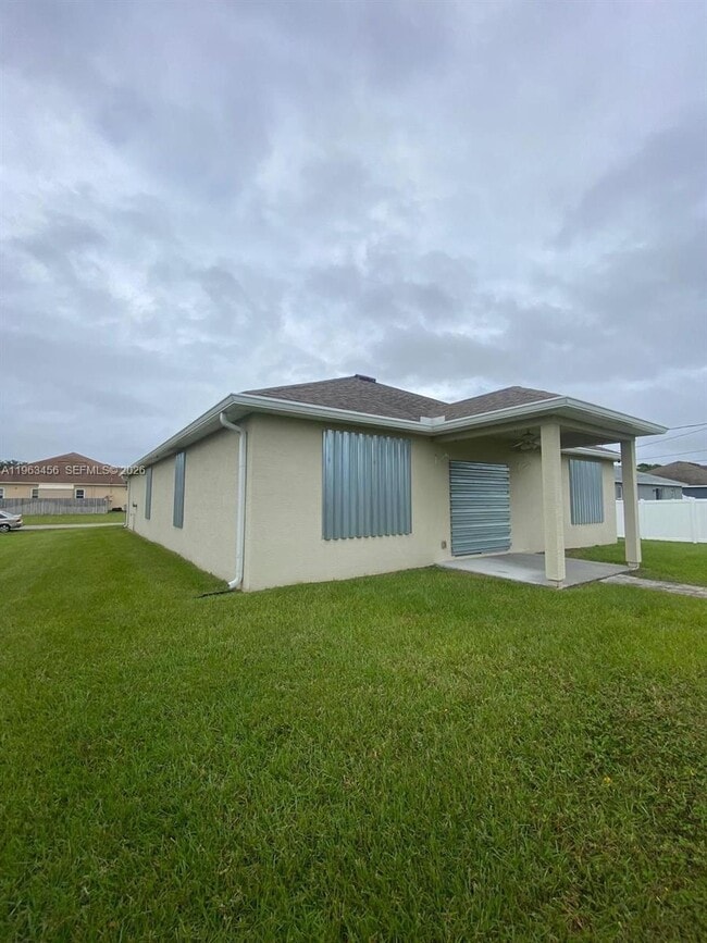 Building Photo - 1781 SW Cinema St