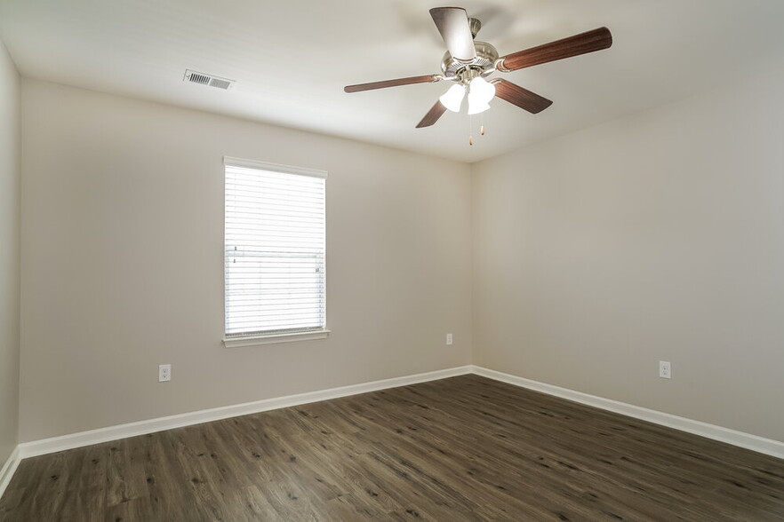Building Photo - 117 Preakness Farm Dr