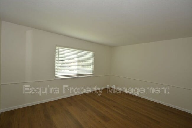Building Photo - 283 Calle Higuera