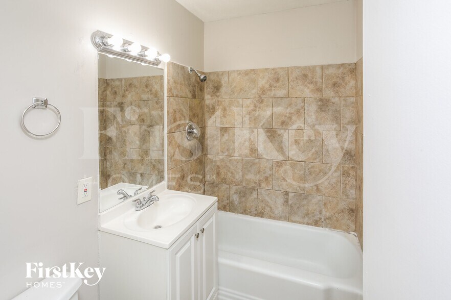 Building Photo - 6900 E 85th Terrace