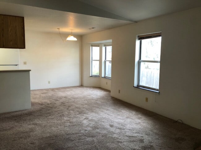 Building Photo - 475 Scenic Dr