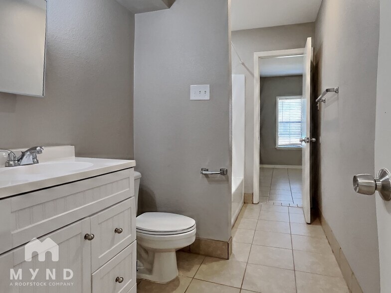 Building Photo - 1302 Cardinal Dr