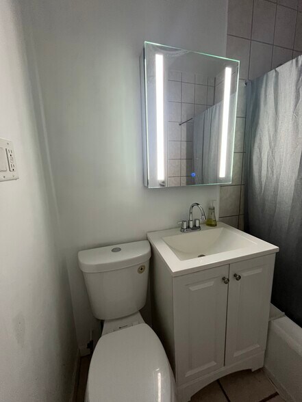 Building Photo - 5424 S Honore St