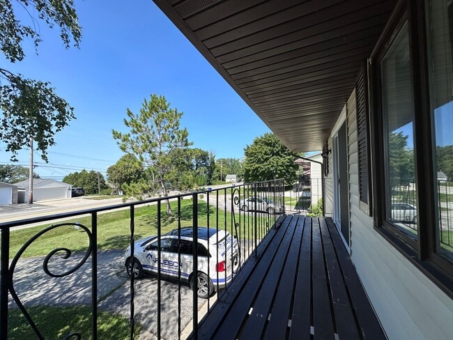 Building Photo - 2746 Nicolet Dr