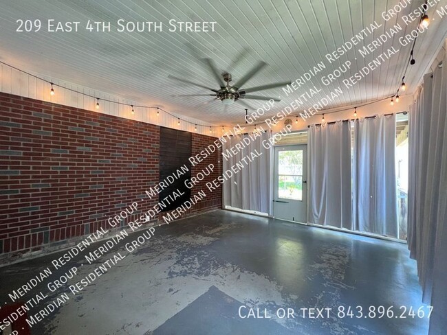 Building Photo - 3 bedroom / 2 bath home ~ Downtown Summerv...