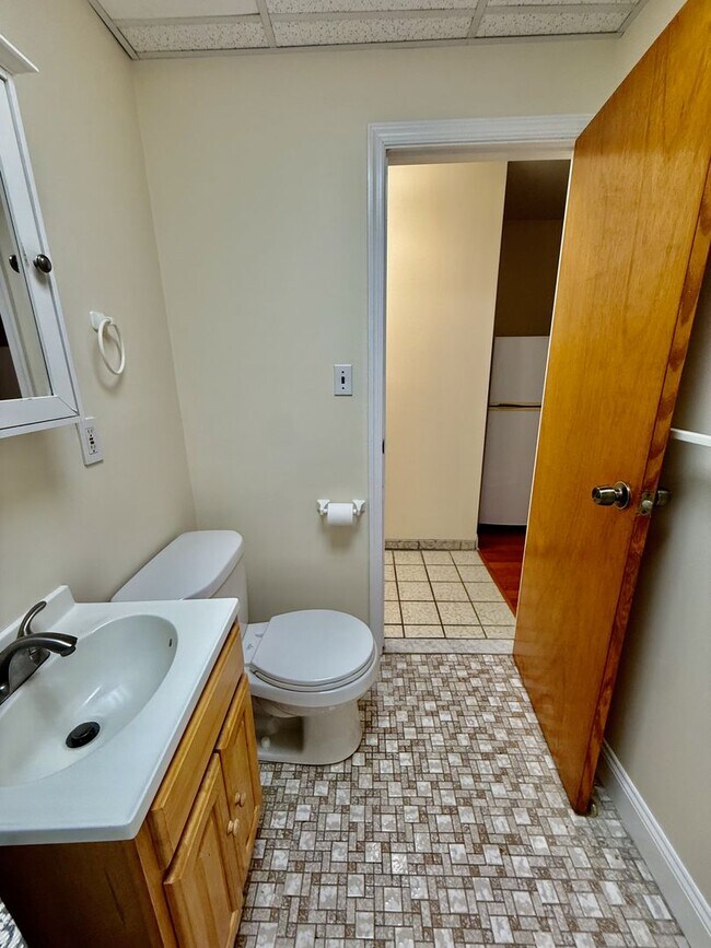 Building Photo - 2528 Christian St