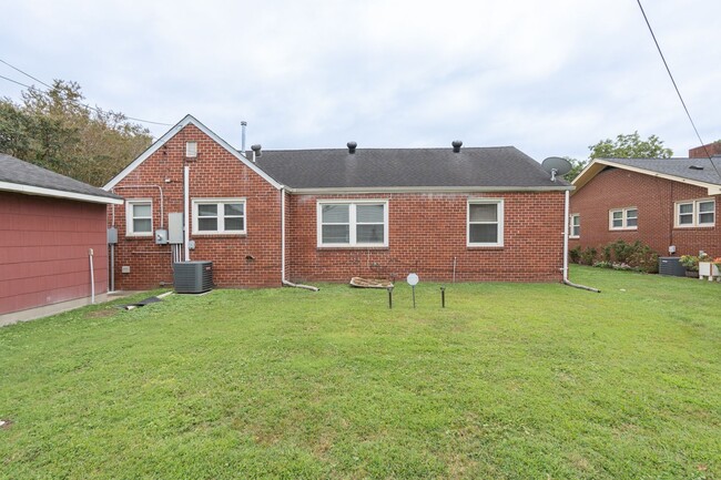 Building Photo - MOVE IN READY 3 Bedroom in Chesapeake!