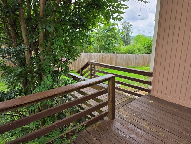 Building Photo - Great 3BR 2BA Find in Pleasant Tree Neighborhood!