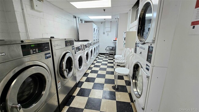 Building Photo - 77 W 55th St