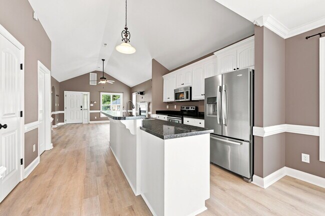Building Photo - 2517 Sawgrass Dr