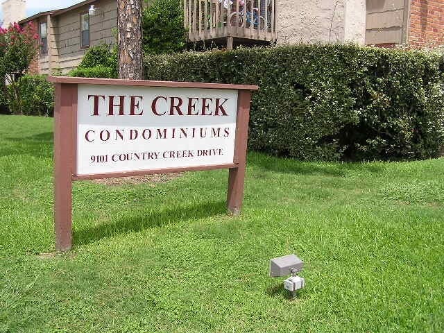 Building Photo - 9101 Country Creek St