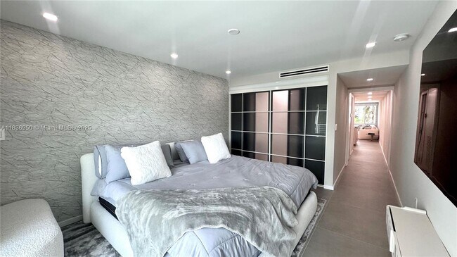 Building Photo - 405 N Hibiscus Dr