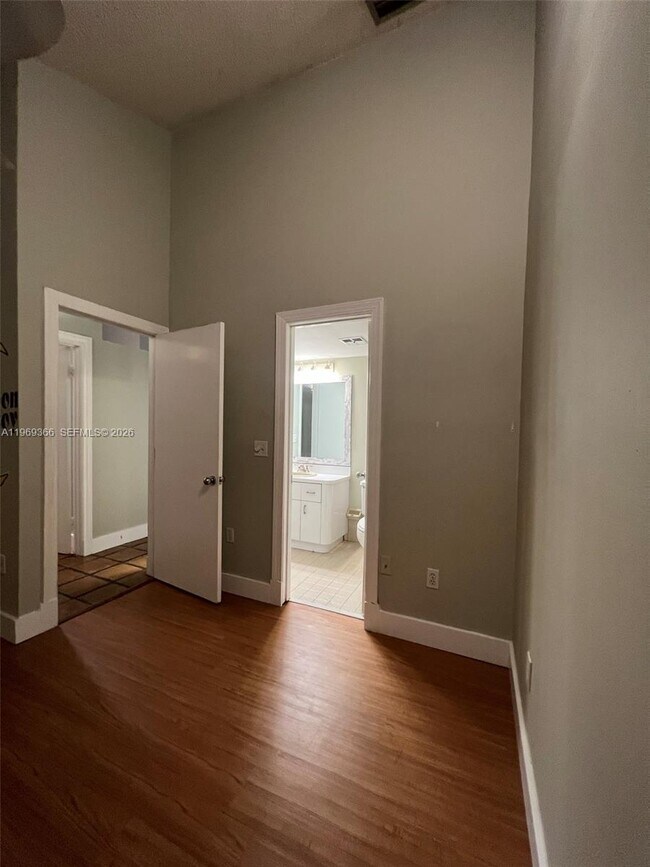 Building Photo - 7512 SW 95th Pl