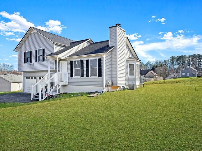 Building Photo - Charming 3 Bed, 2 Bath Home in Douglasvill...