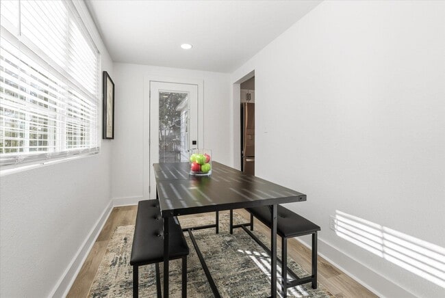 Building Photo - 643 W 8th Ave