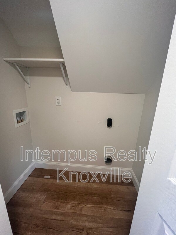 Building Photo - 228 Duzane Dr