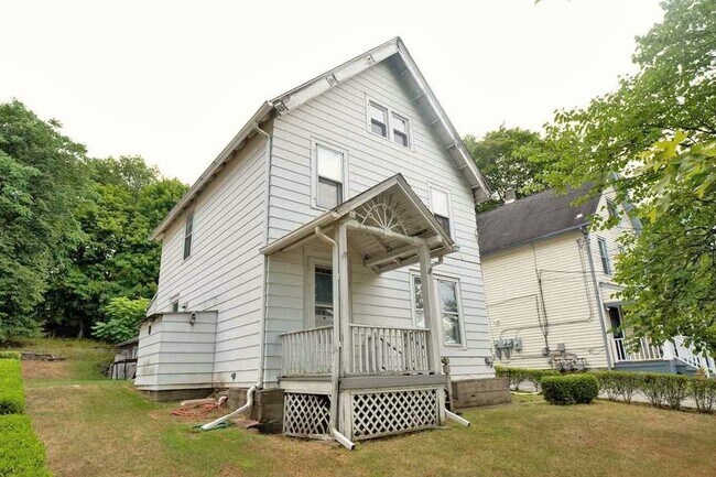 Primary Photo - 5 White St
