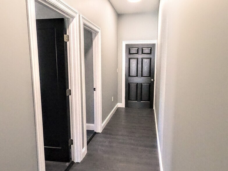 Building Photo - 2 Sunnyside St