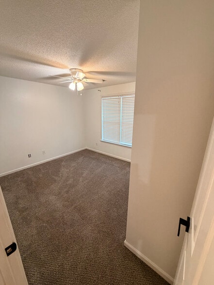 Building Photo - 705 Veryfine Dr