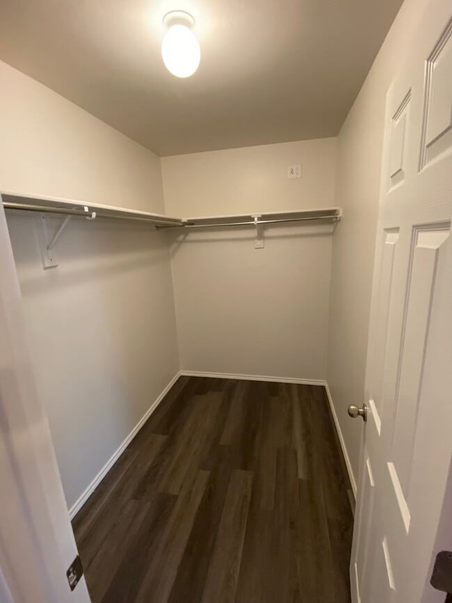 Building Photo - Pre-Leasing Now! Secure This Modern 3-Bedroom, 2-Bathroom Home in Shadow Valley