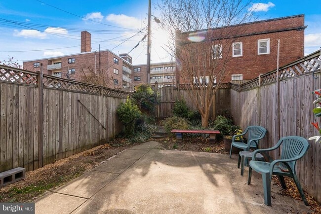 Building Photo - 1403 K St SE