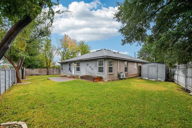 Building Photo - 16800 Bailey Jean Dr