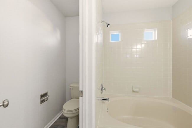 Building Photo - Beautiful Stroh Ranch 4 Bedroom, 2.5 Bath Home, Brand New Kitchen Appliances READY TODAY!