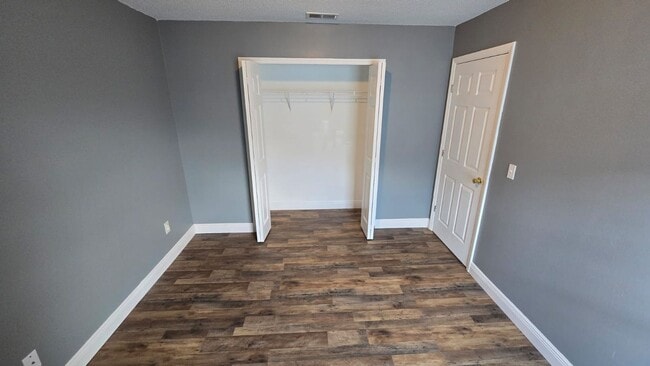 Building Photo - One Story Home in Royal Ridge, Davenport