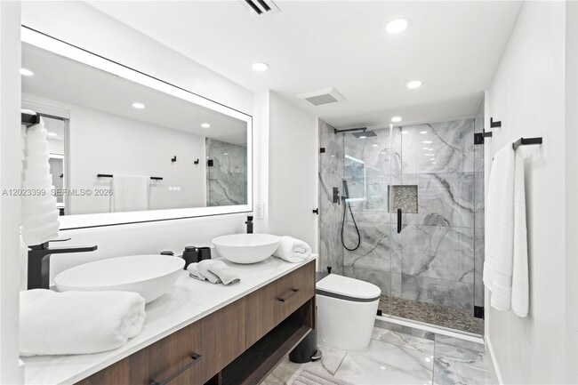 Building Photo - 5701 Collins Ave
