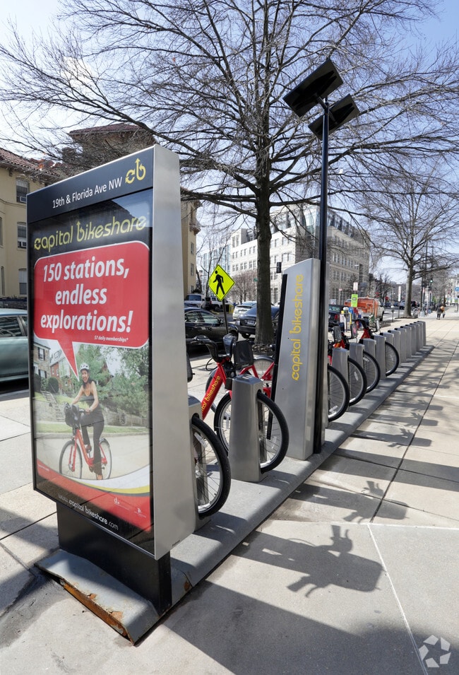 Building Photo - 1820 Swann St NW