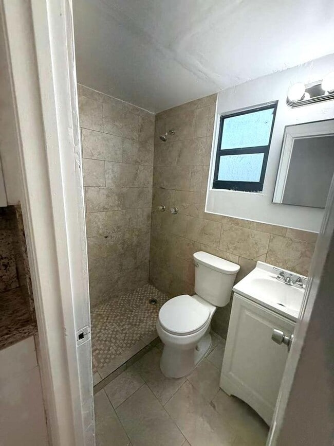 Building Photo - 326 NW 96th St