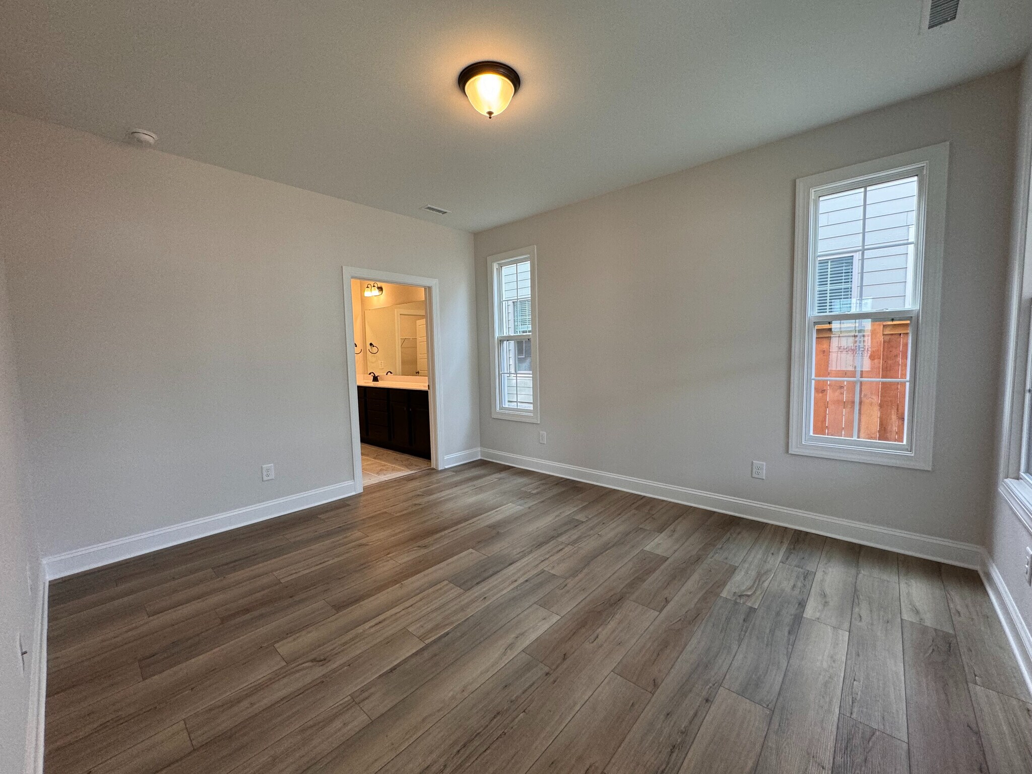 Building Photo - Room in House on Greatland Rd