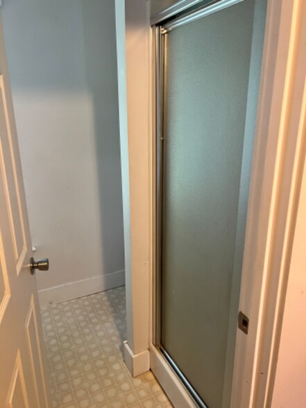 Building Photo - 315 Elm St