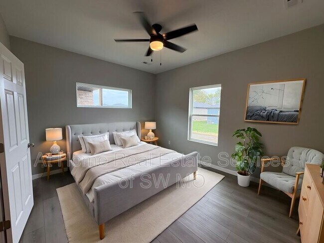 Building Photo - 4930 W Minota St