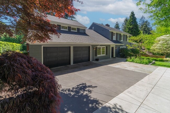 Building Photo - Enchanting Portland Heights 5BD House: Your Dream Home with a Garden View