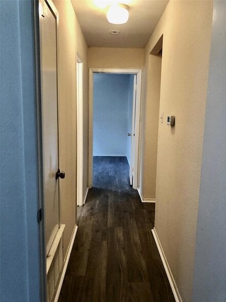 Building Photo - 718 Decker Prairie Dr